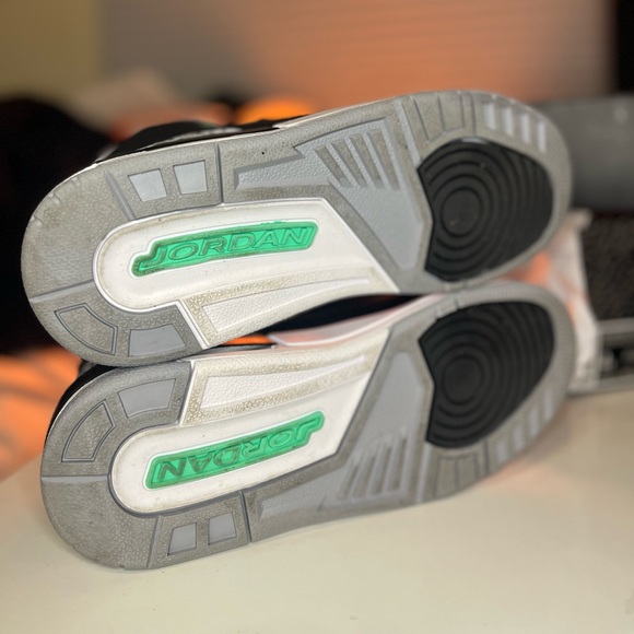 Brand New: Air Jordan 3 Retro (GS) - Picture 8 of 11